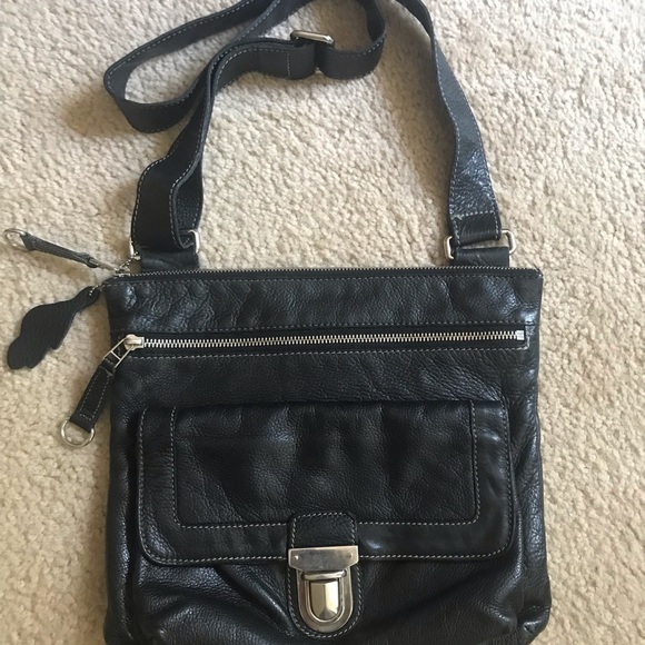ROOTS crossbody leather buckle front purse black - Picture 2 of 6